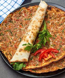 Medium verse Turkse pizza Bakkerij Dalyan